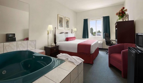 Studio Suite, 1 King Bed, Non Smoking