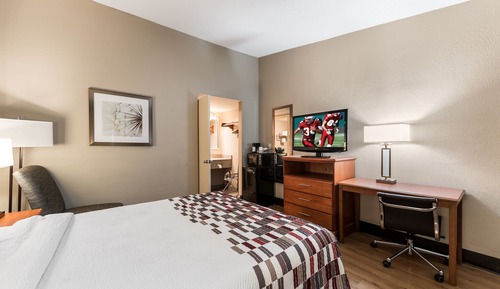 Deluxe Room, 1 King Bed, Accessible, Non Smoking (Roll-In Shower)