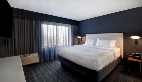 Suite, 1 King Bed with Sofa bed, Balcony