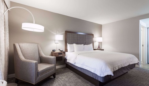 Suite, 1 King Bed, Accessible, Non Smoking