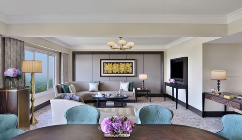 Grand Suite, 1 King Bed, Pool View