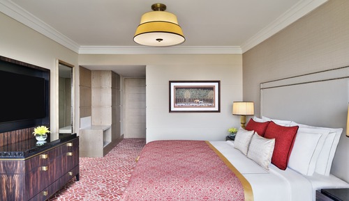 Deluxe Room, 1 King Bed, City View
