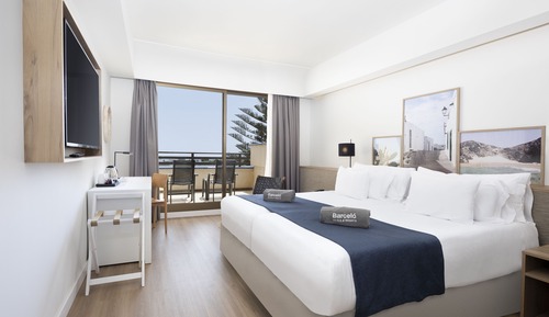 Room, Pool View