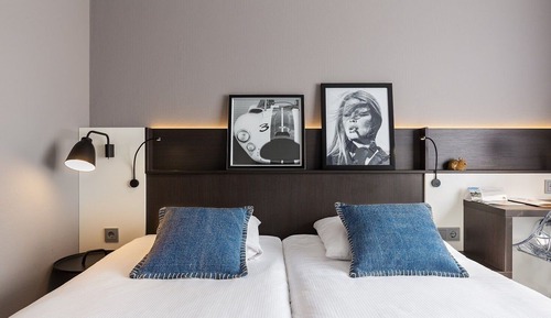 Comfort Room, 1 Queen Bed, Lake View