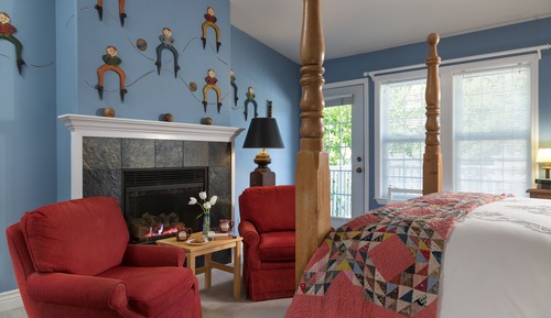 15-Folk art room