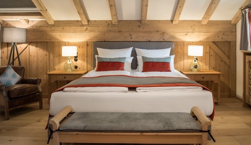 Deluxe Suite, 1 Queen Bed with Sofa bed