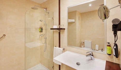 Standard Room, Bathtub