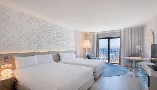 Family Room, 2 Queen Beds, Non Smoking, Sea View