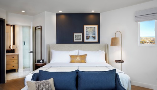 Deluxe Room, 1 King Bed, Coastal View