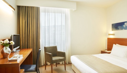 Room, City View