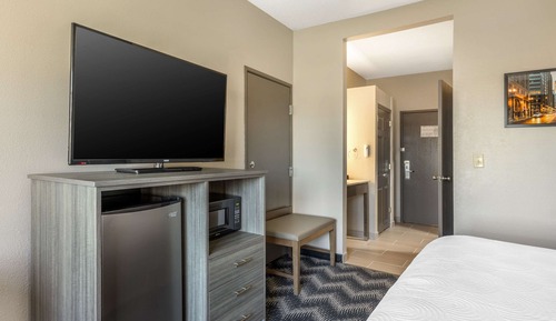 Comfort Room, 1 King Bed, Non Smoking (Accessible)