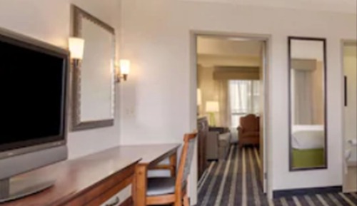 Suite, 1 King Bed, Accessible, Bathtub