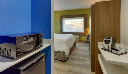 Standard Room, 1 King Bed, Accessible (Mobility, Roll-In Shower)