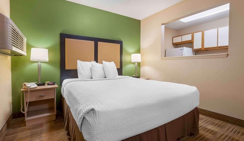 Deluxe Studio, 1 Queen Bed with Sofa bed, Accessible, Non Smoking