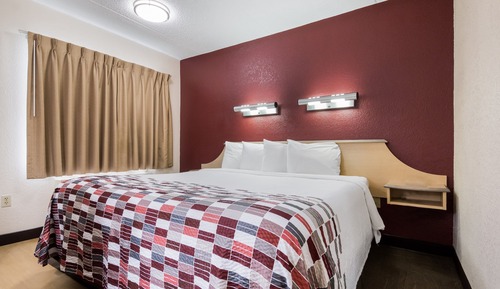 Standard Room, 1 King Bed (Smoke Free)