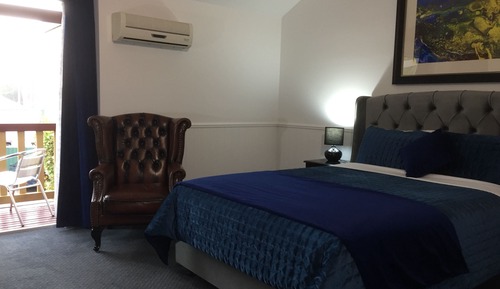 Room, Balcony