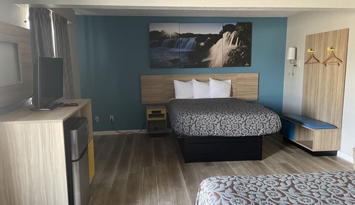 Basic Suite, Multiple Beds, Non Smoking