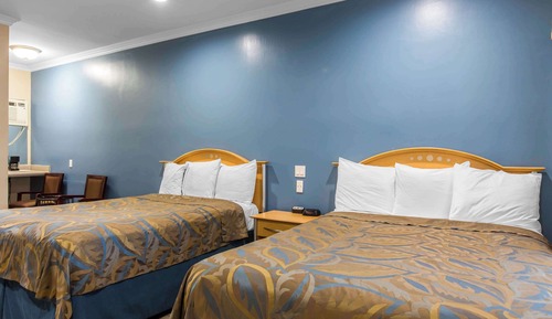 Standard Room, 2 Queen Beds, Non Smoking