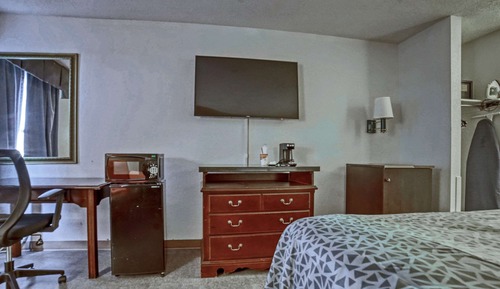 Standard Room, 1 King Bed, Accessible, Non Smoking