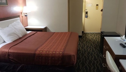 Room, 1 King Bed, Smoking