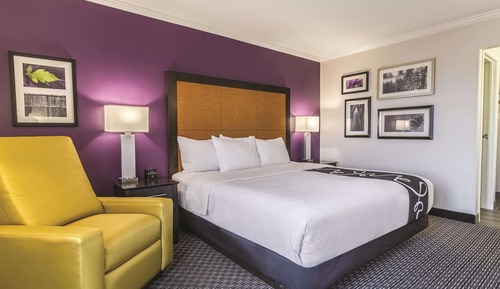 Deluxe Suite, 1 King Bed, Accessible, Non Smoking (Mobility Accessible)