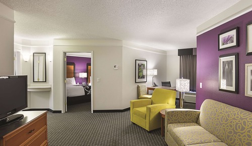 Deluxe Suite, 2 Double Beds, Non Smoking, View (Courtyard/Pool View)