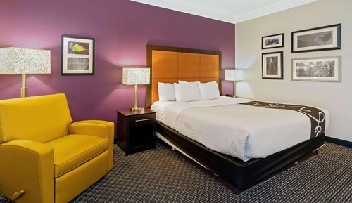 Deluxe Room, 1 King Bed, Accessible, Non Smoking