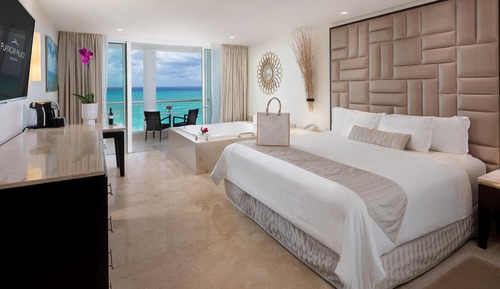 Superior Deluxe Honeymoon Suite Ocean View - King Size Bed
