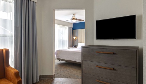 Suite, 1 King Bed, Accessible, Non Smoking (Roll-in Shower)