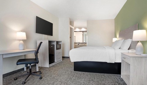 Standard Room, 1 King Bed, Microwave, Pool View