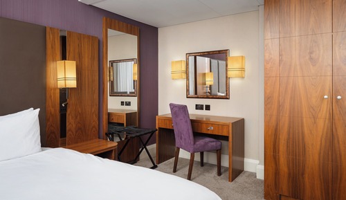 Junior Suite, 1 King Bed (Living Area)