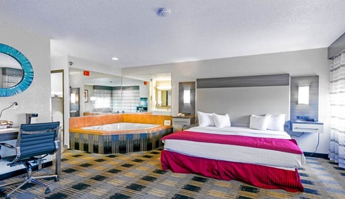 Deluxe Studio Suite, 1 King Bed, Non Smoking