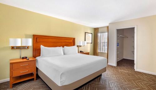 1 BEDROOM 1 KING SUITE ACCESSIBLE TUB