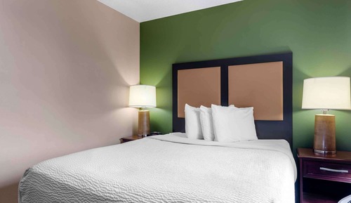 Deluxe Studio, 1 Queen Bed with Sofa bed, Non Smoking