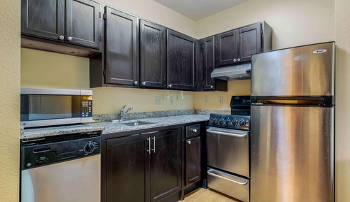 Deluxe Studio, 1 Queen Bed, Non Smoking, Refrigerator & Microwave
