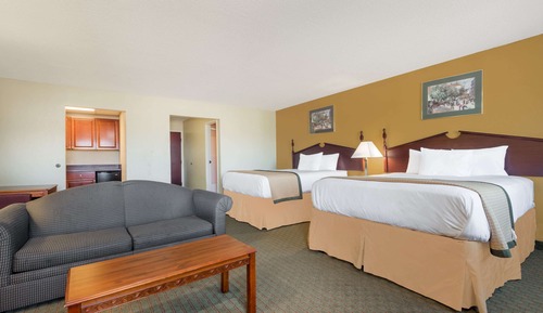 Suite, 2 Queen Beds, Non Smoking