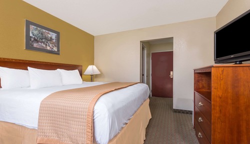 Standard Room, 1 King Bed, Non Smoking