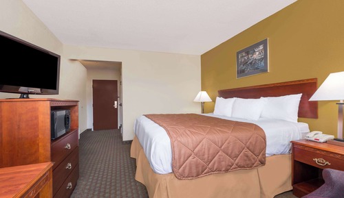 Standard Room, 1 King Bed, Accessible, Non Smoking