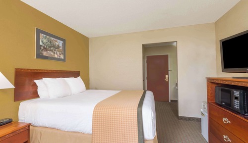 Standard Room, 1 Queen Bed, Non Smoking