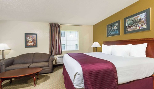 Suite, 1 King Bed, Non Smoking