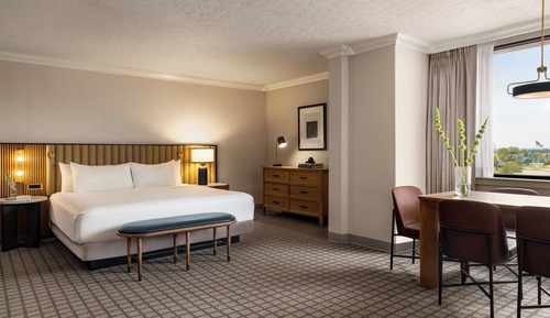 Junior Suite, 1 King Bed, Accessible (Communications)
