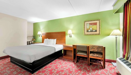 Room, 1 King Bed, Accessible, Smoking