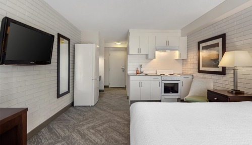 Standard Room, 1 Queen Bed, Non Smoking, Kitchenette