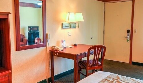 Deluxe Room, 1 King Bed