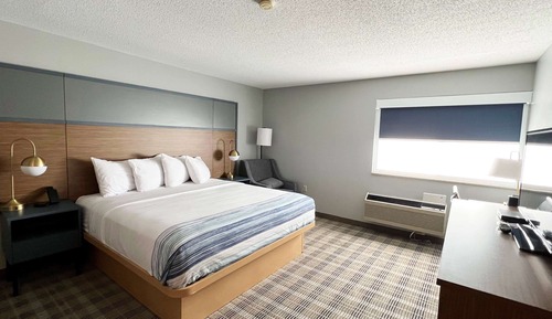 Room, 1 King Bed, Accessible, Non Smoking (Mobility, Tub w/Grab Bars)