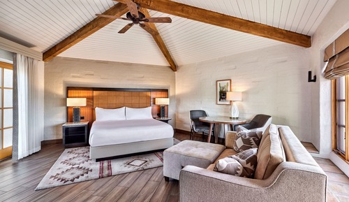 Room, 1 King Bed, Non Smoking (Mobility/Hearing Accessible, Tub)