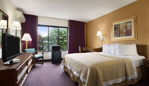 Standard Room, 1 Queen Bed, Non Smoking