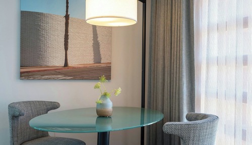 Studio Suite, 1 Bedroom (Mobility/Hearing Access, Roll-in Shwr)