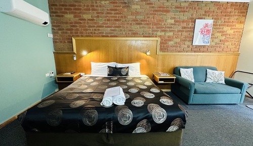 Queen room with Spa Bath