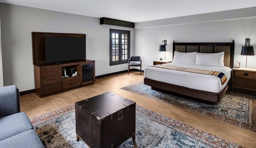 Room, 1 King Bed, Corner